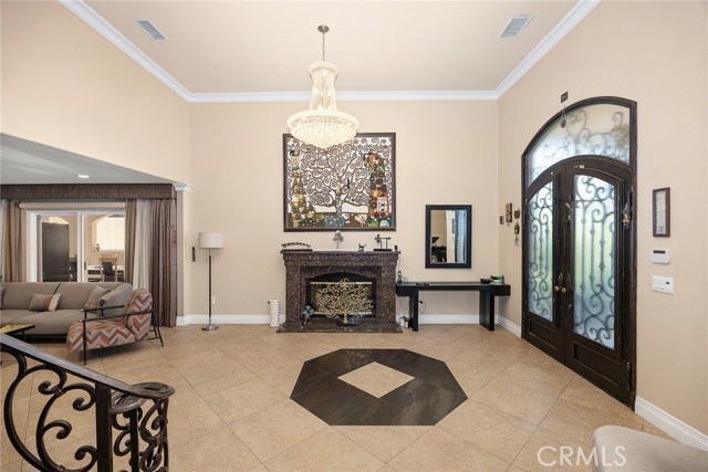 Detail Gallery Image 13 of 63 For 10610 Oak Tree Way, Sunland,  CA 91040 - 5 Beds | 4 Baths