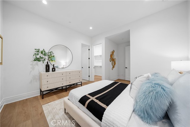 101 Lustro, Irvine CA: https://media.crmls.org/medias/72c14080-4933-42cf-ac44-9e085c31bb50.jpg