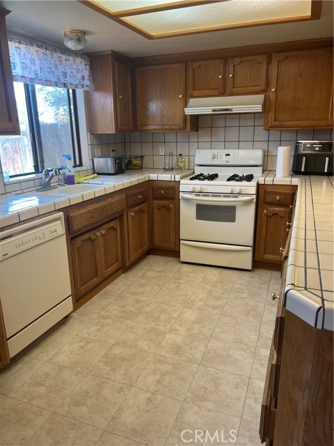 Detail Gallery Image 12 of 25 For 8873 Holly, California City,  CA 93505 - 3 Beds | 2 Baths