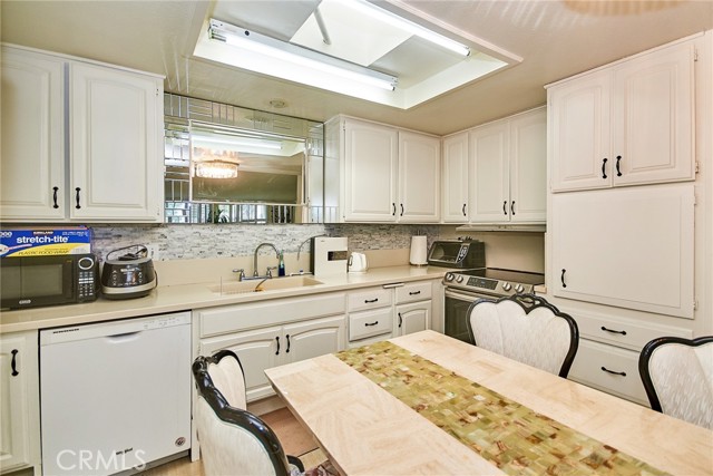 Detail Gallery Image 9 of 36 For 1121 Northwood Rd 237a   M9,  Seal Beach,  CA 90740 - 2 Beds | 2 Baths