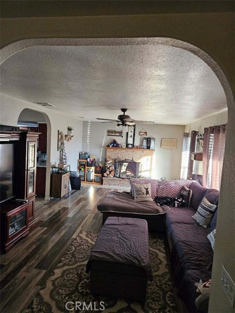 Detail Gallery Image 4 of 16 For 17530 Main St, Hesperia,  CA 92345 - 3 Beds | 2 Baths
