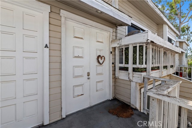 Detail Gallery Image 4 of 31 For 4652 Don Lorenzo #B,  Los Angeles,  CA 90008 - 3 Beds | 3 Baths