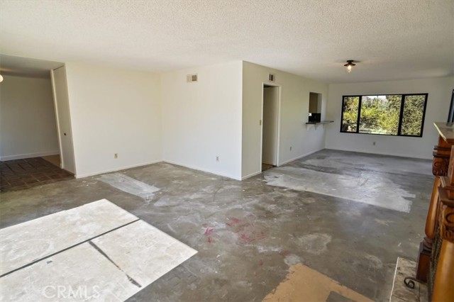 Detail Gallery Image 3 of 17 For 93 N Dewey, Newbury Park,  CA 91320 - 4 Beds | 2/1 Baths