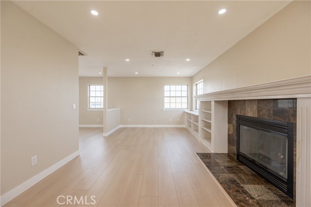 Detail Gallery Image 9 of 61 For 957 Sierra Hills Ln, Palmdale,  CA 93550 - 3 Beds | 2 Baths