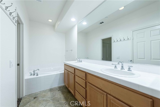 Detail Gallery Image 12 of 29 For 203 via Antonio, Newbury Park,  CA 91320 - 3 Beds | 2/1 Baths