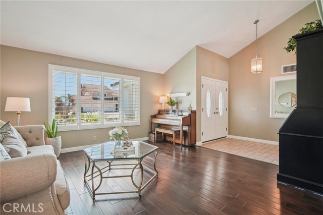 Detail Gallery Image 5 of 58 For 21159 via Noriega, Yorba Linda,  CA 92887 - 4 Beds | 3 Baths