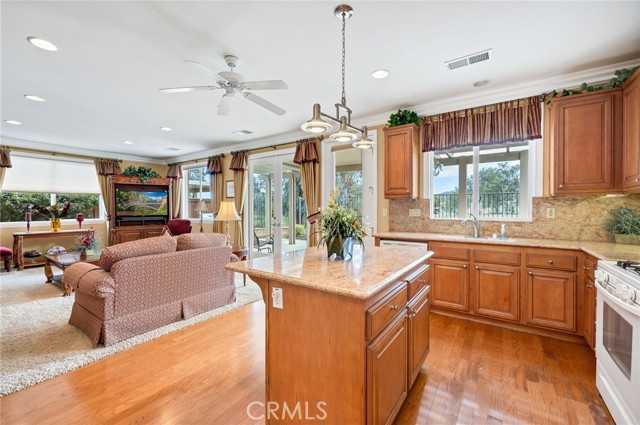 Detail Gallery Image 9 of 40 For 8061 Mickelson Way, Hemet,  CA 92545 - 2 Beds | 2 Baths