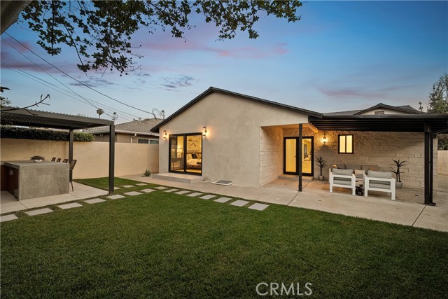 Detail Gallery Image 26 of 32 For 13949 Cumpston St, Sherman Oaks,  CA 91401 - 3 Beds | 3/1 Baths