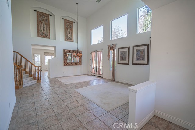 Detail Gallery Image 2 of 45 For 22440 Skylake Pl, Saugus,  CA 91390 - 5 Beds | 3/1 Baths