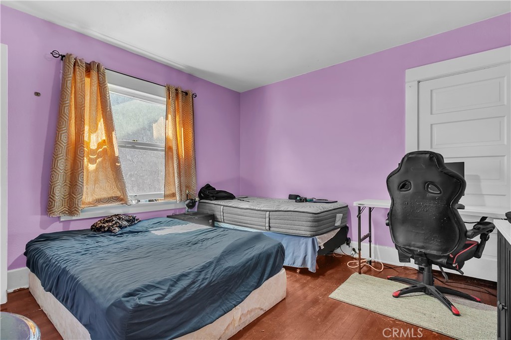 https://media.crmls.org/medias/72c8253f-abdf-40ef-b6ad-352f0f310d1e.jpg?preset=X-Large