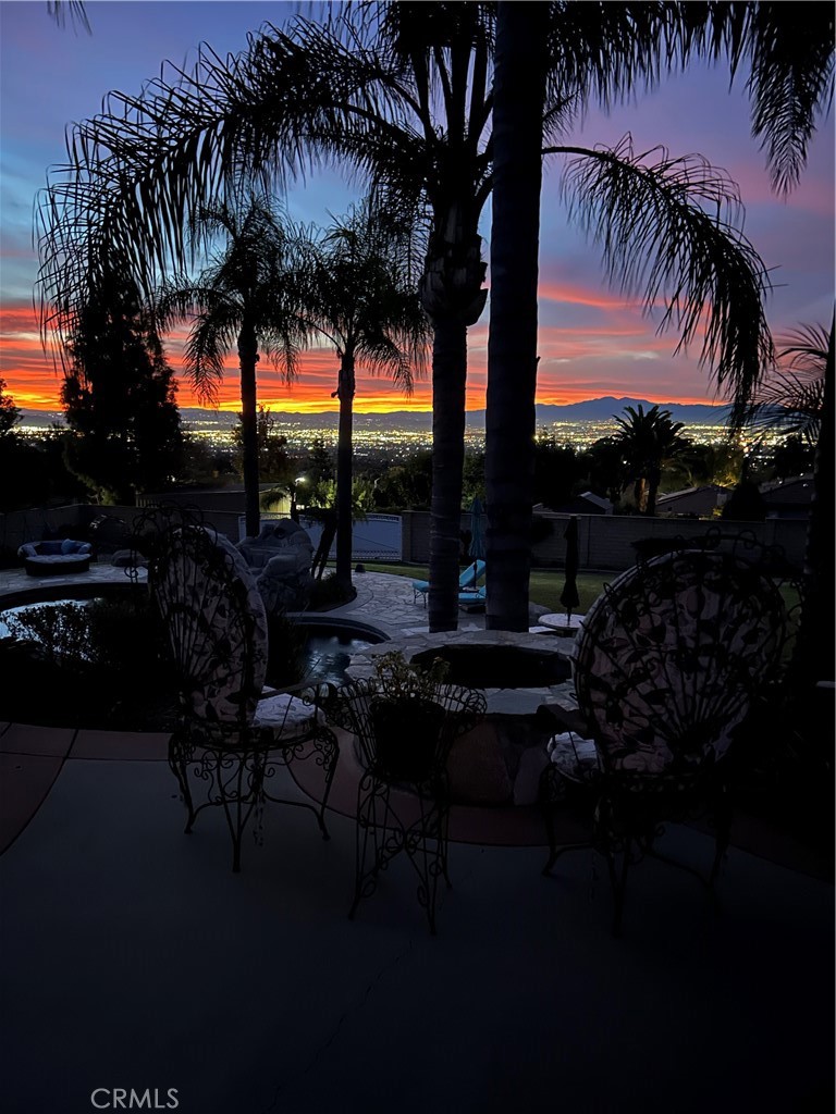 https://media.crmls.org/medias/72c8521b-96a7-436a-85d5-ad56df031e51.jpg?preset=X-Large