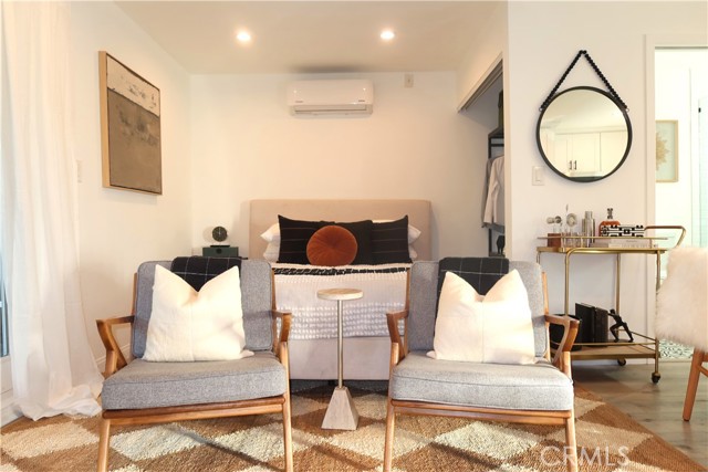 Front Image Thumbnail for CROC25242922