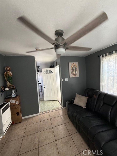 413 W 109th Place, Los Angeles CA: https://media.crmls.org/medias/72c8bda3-150b-47e1-b6ab-ade25b74862e.jpg