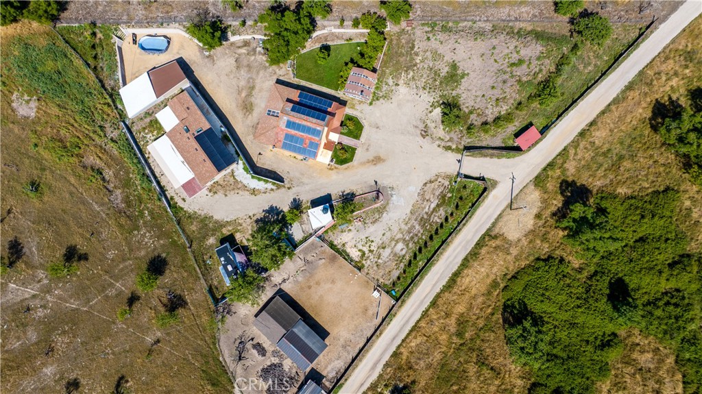 https://media.crmls.org/medias/72c9eeaa-9b3e-4b20-b00c-3b84b6a964c9.jpg?preset=X-Large