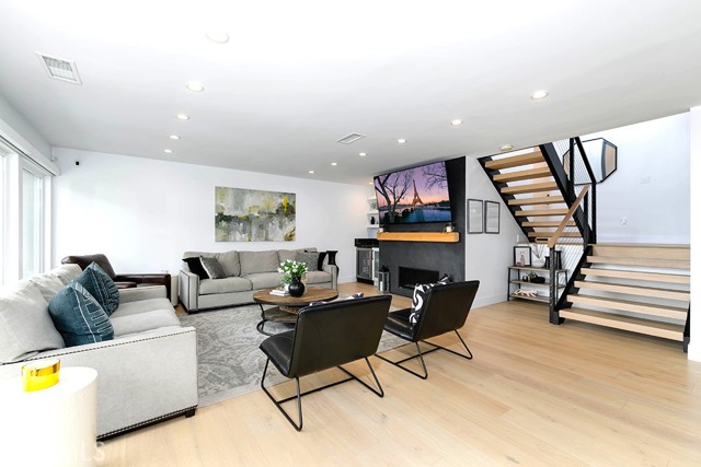 2111 Vista Entrada, Newport Beach CA: https://media.crmls.org/medias/72ca26bb-8ba5-4fb1-b7cb-581004cd587b.jpg