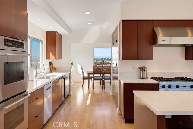 Detail Gallery Image 17 of 39 For 409 Calle Mayor, Redondo Beach,  CA 90277 - 3 Beds | 2/1 Baths