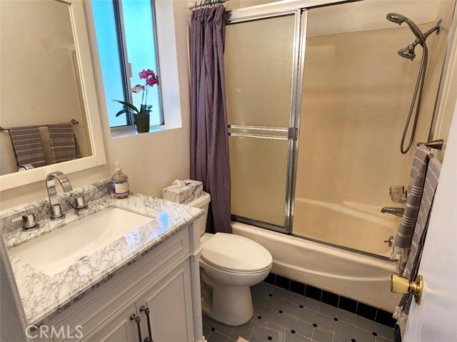 Detail Gallery Image 16 of 25 For 18307 Burbank Bld #14,  Tarzana,  CA 91356 - 2 Beds | 2 Baths