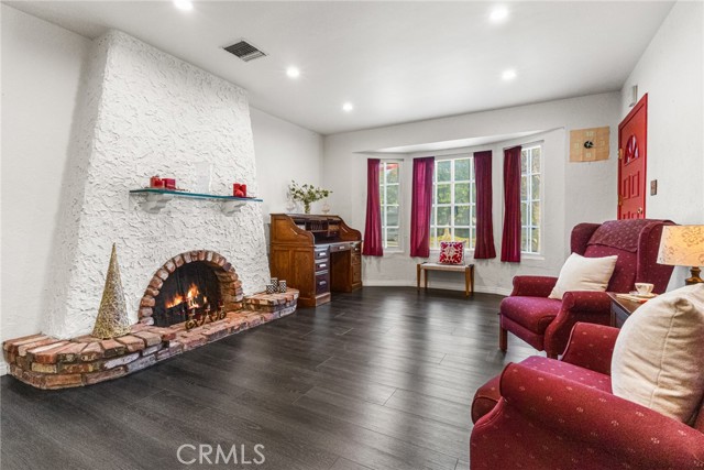 Detail Gallery Image 6 of 34 For 1817 N Hollywood, Burbank,  CA 91505 - 2 Beds | 1 Baths