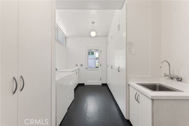 Detail Gallery Image 37 of 42 For 3511 Stonehill Pl, Sherman Oaks,  CA 91423 - 5 Beds | 3 Baths