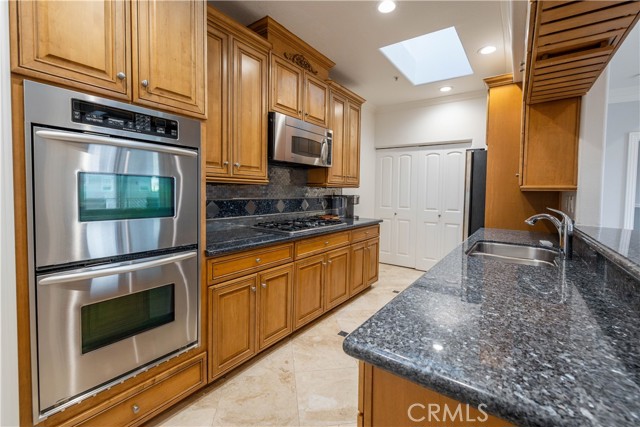1516 Pacific Coast, Huntington Beach CA: https://media.crmls.org/medias/72cba5b2-b3df-4791-a882-0c88fb5a6178.jpg