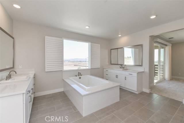 Detail Gallery Image 18 of 28 For 132 Chorus, Irvine,  CA 92618 - 4 Beds | 3/1 Baths