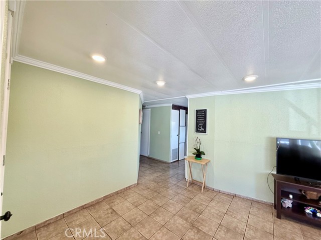 Detail Gallery Image 5 of 37 For 1855 Riverside, Ontario,  CA 91761 - 3 Beds | 2 Baths