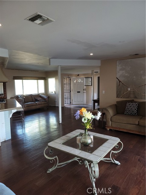 8600 Mason Avenue, Winnetka CA: https://media.crmls.org/medias/72cdf371-e803-40d4-866f-0291143d002a.jpg