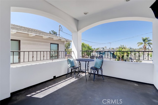 2304 Elm Avenue, Manhattan Beach, California 90266, 5 Bedrooms Bedrooms, ,4 BathroomsBathrooms,Residential,Sold,Elm,SB21197598