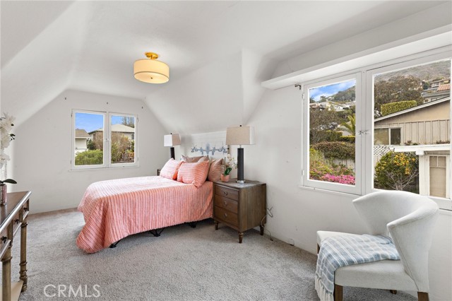 251 Viejo Street, Laguna Beach CA: https://media.crmls.org/medias/72cfa60d-fbe9-4f80-863d-87f87a78913c.jpg