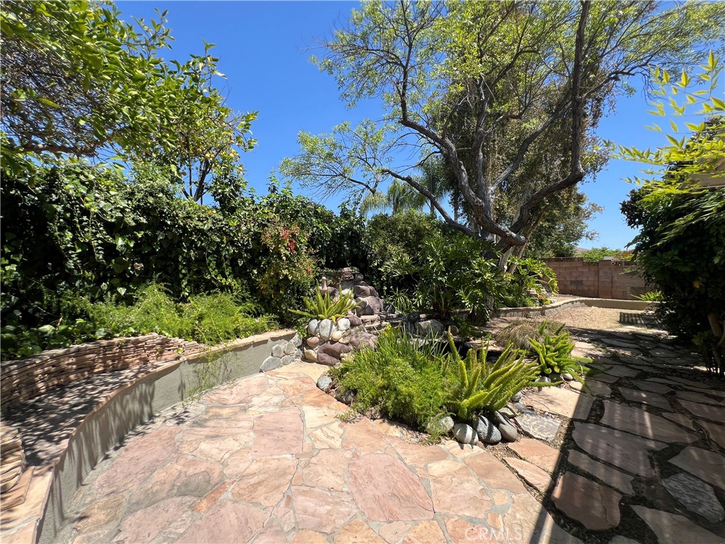 https://media.crmls.org/medias/72cfc54d-49b2-460a-ab04-e2750921a288.jpg?preset=X-Large