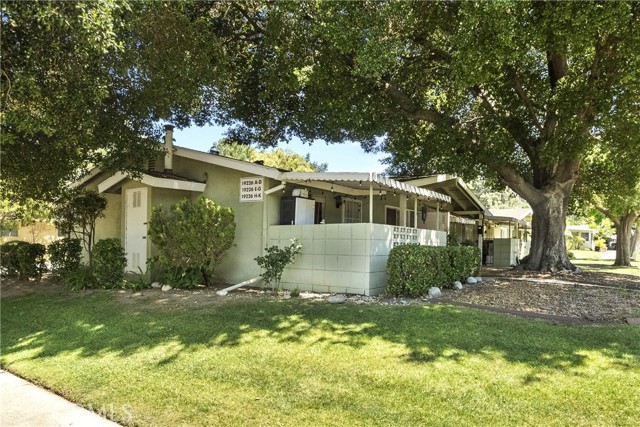 Detail Gallery Image 3 of 39 For 19226 Avenue of the Oaks a,  Newhall,  CA 91321 - 2 Beds | 1 Baths