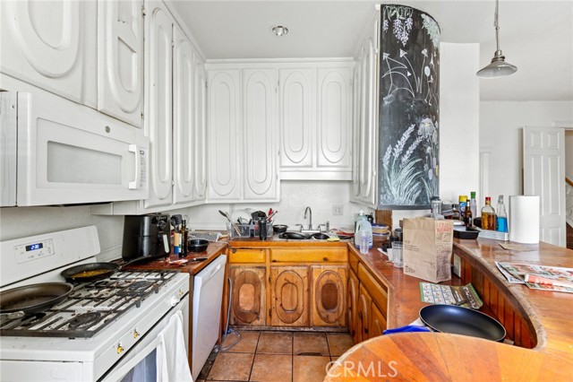 Detail Gallery Image 4 of 23 For 831 Rio Chico Way, Chico,  CA 95928 - 7 Beds | 2 Baths