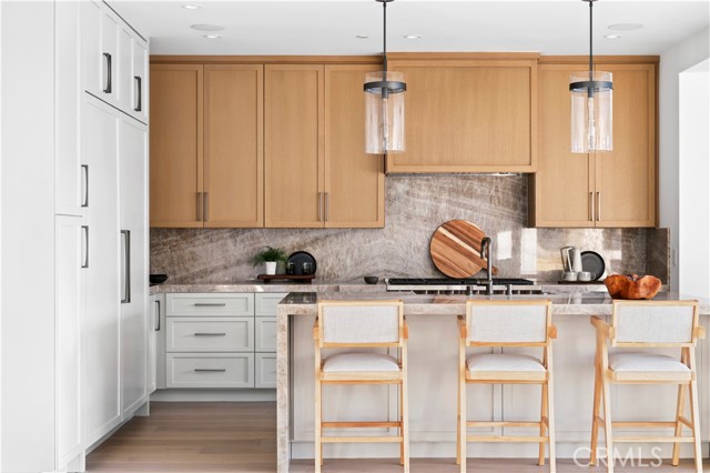 516 Larkspur Avenue, Corona del Mar CA: https://media.crmls.org/medias/72d08bb9-f2fe-4733-a24d-7a8518ea18b1.jpg