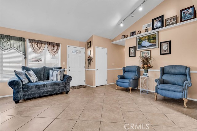 25790 Parada, Valencia CA: https://media.crmls.org/medias/72d0c169-b7e3-45fb-8827-78b890813c5f.jpg