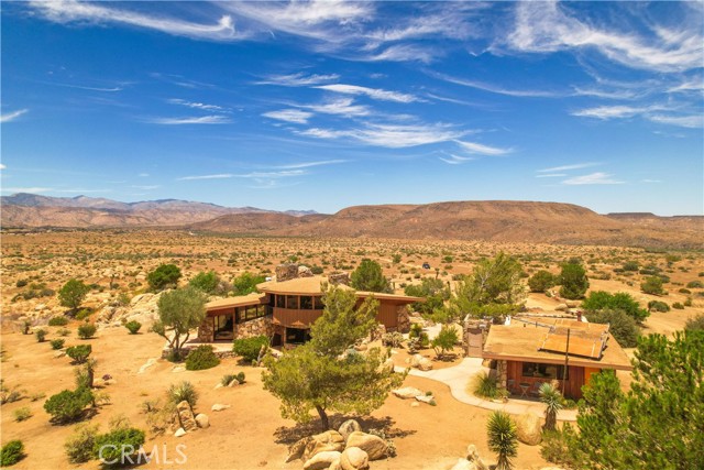 Detail Gallery Image 9 of 75 For 55290 Flying Tigers Rd, Pioneertown,  CA 92268 - 4 Beds | 3 Baths
