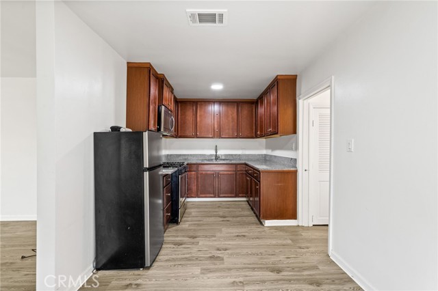 Detail Gallery Image 10 of 34 For 2935 Shelly Ln, Bakersfield,  CA 93306 - 4 Beds | 2 Baths