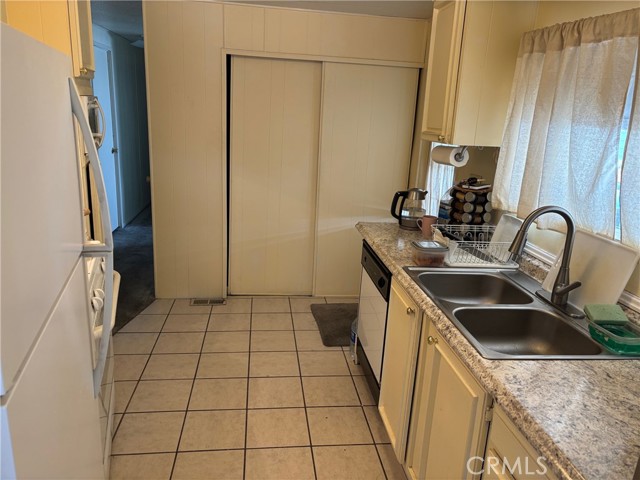 Detail Gallery Image 10 of 17 For 13393 Mariposa Rd #115,  Victorville,  CA 92395 - 2 Beds | 2 Baths