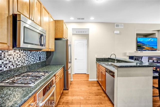 Detail Gallery Image 8 of 27 For 30505 Canyon Hills #2204,  Lake Elsinore,  CA 92532 - 2 Beds | 2/1 Baths