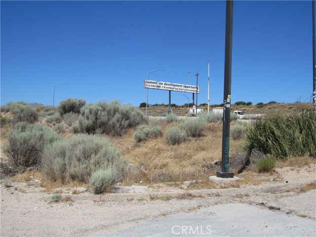 Detail Gallery Image 3 of 10 For 5940 Mariposa Rd, Hesperia,  CA 92344 - – Beds | – Baths