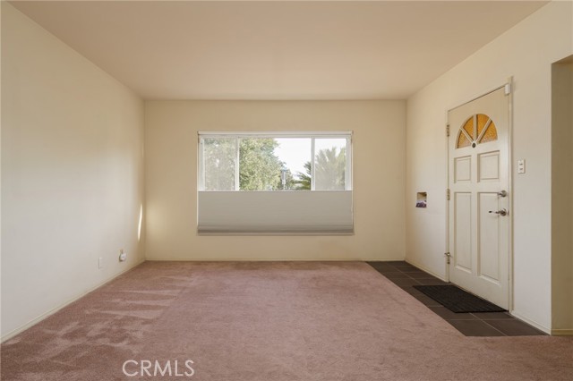 Living room w/natural light