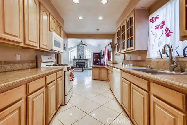 Detail Gallery Image 15 of 64 For 10842 Leffingwell Rd, Norwalk,  CA 90650 - 3 Beds | 3 Baths