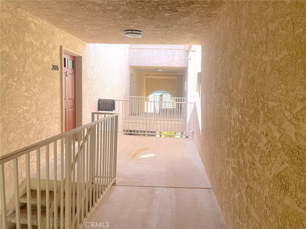 https://media.crmls.org/medias/72d58556-270d-473a-b3a6-ed0b0312b24a.jpg?preset=X-Large