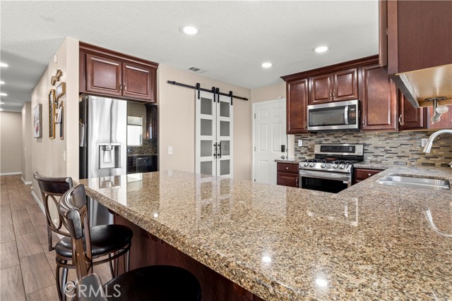 Detail Gallery Image 8 of 29 For 14129 Luna Rd, Victorville,  CA 92392 - 4 Beds | 2 Baths