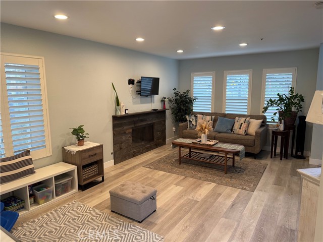 Detail Gallery Image 25 of 25 For 406 E Center, Anaheim,  CA 92805 - 3 Beds | 2/1 Baths