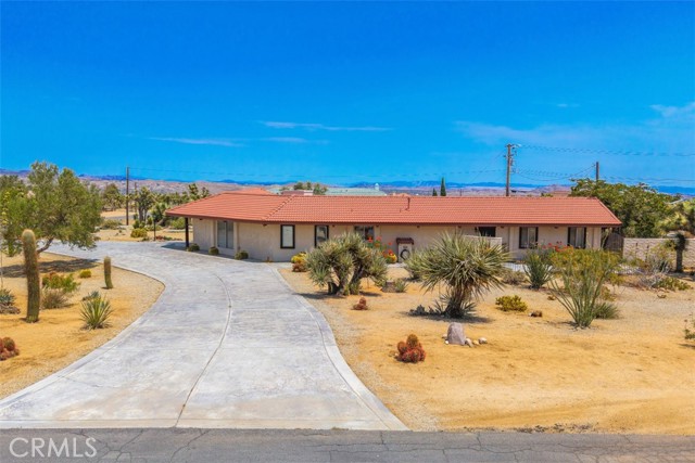 58573 Santa Maria Drive, Yucca Valley CA: https://media.crmls.org/medias/72d666bc-8fc0-4313-91e8-2da9273590f5.jpg