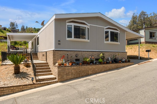 24425 Woolsey Canyon Road, West Hills CA: https://media.crmls.org/medias/72d6a4ab-afd8-4109-ad22-7f585380e133.jpg