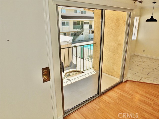 121 Sinclair Avenue, Glendale CA: https://media.crmls.org/medias/72d6f172-69c2-4d93-9ec6-b14b23c9534f.jpg
