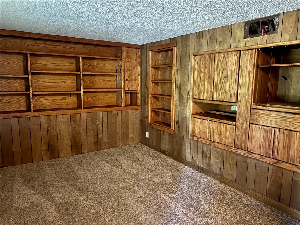 https://media.crmls.org/medias/72d7d09b-ed5b-4d84-bc2c-87d2898ada9b.jpg?preset=X-Large