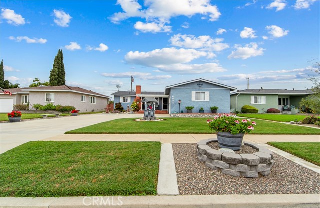 6051 Camphor Avenue, Westminster CA: https://media.crmls.org/medias/72d7f3fd-a107-4223-84fb-15971fa8a3d6.jpg