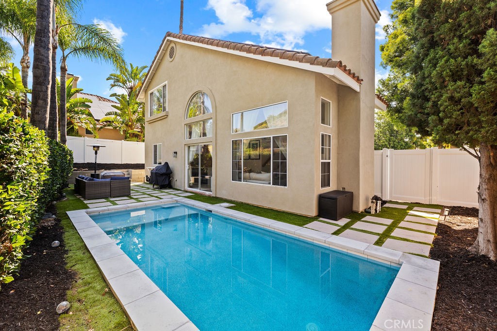 https://media.crmls.org/medias/72d86e7f-6d83-469b-92de-2c4b059c34ac.jpg?preset=X-Large